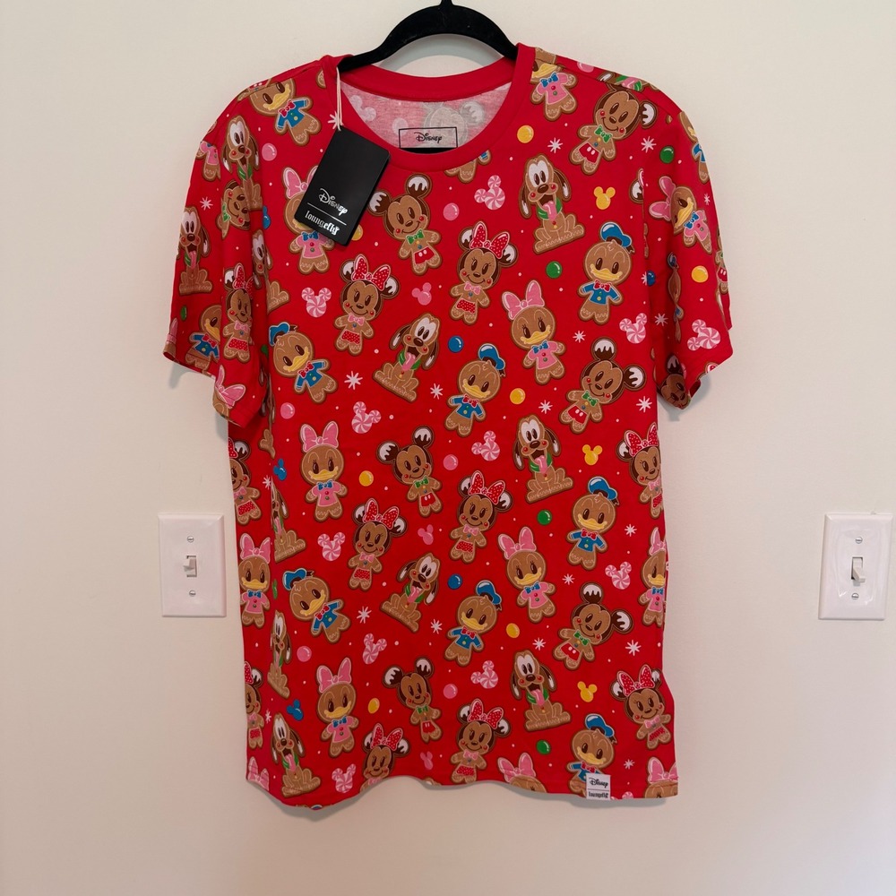 Loungefly Disney Christmas Gingerbread Print Red T-Shirt Womens‎ Medium NWT